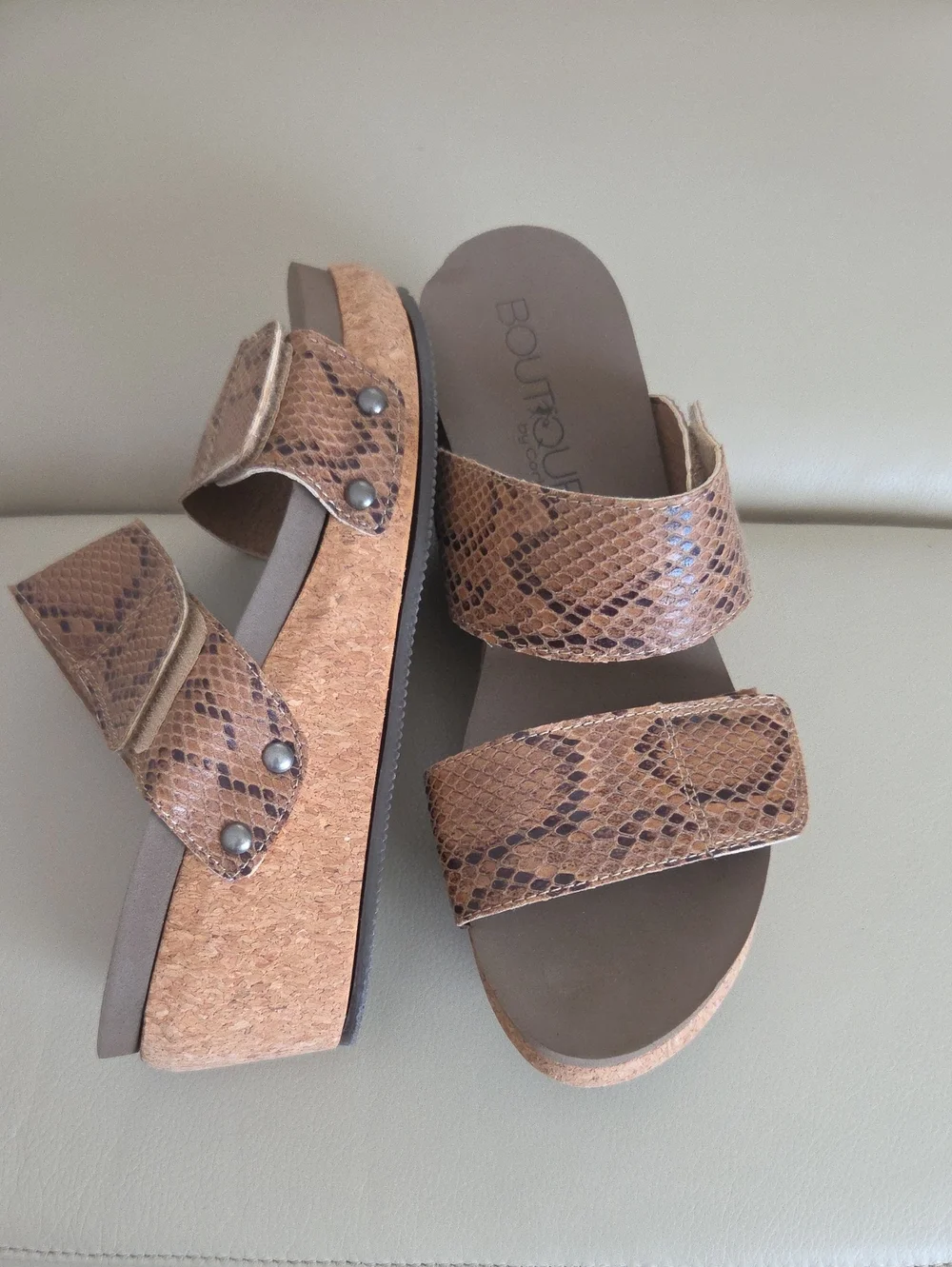 Boutique by  Corkys Tan Brown Snakeskin Platform Slide Sandals Size 9